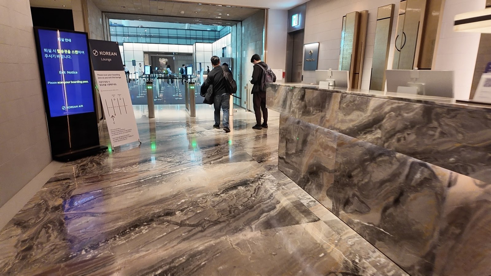 Korean Air Lounge 入口・退室ゲート