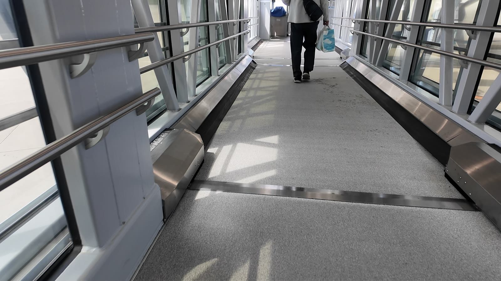 伊丹空港のボーディングブリッジ