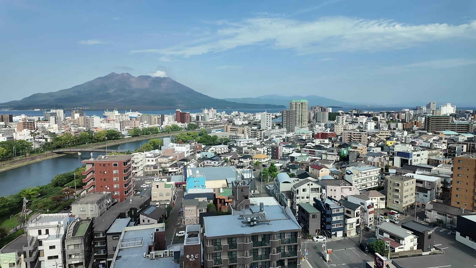 シェラトン鹿児島の客室から見た桜島と鹿児島市街