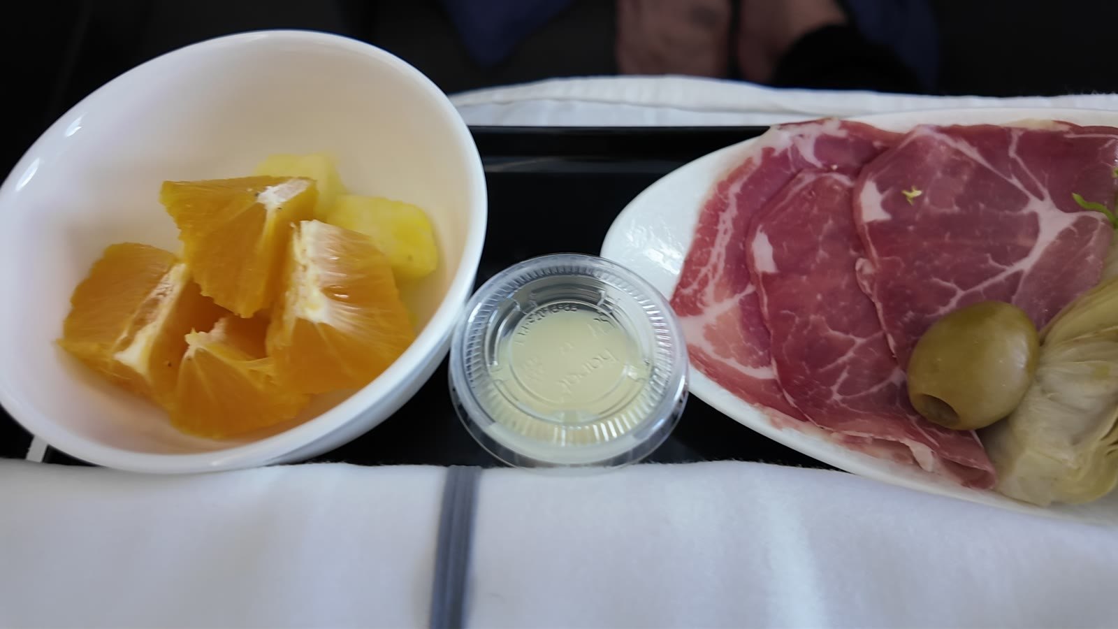 生ハムとフルーツの前菜