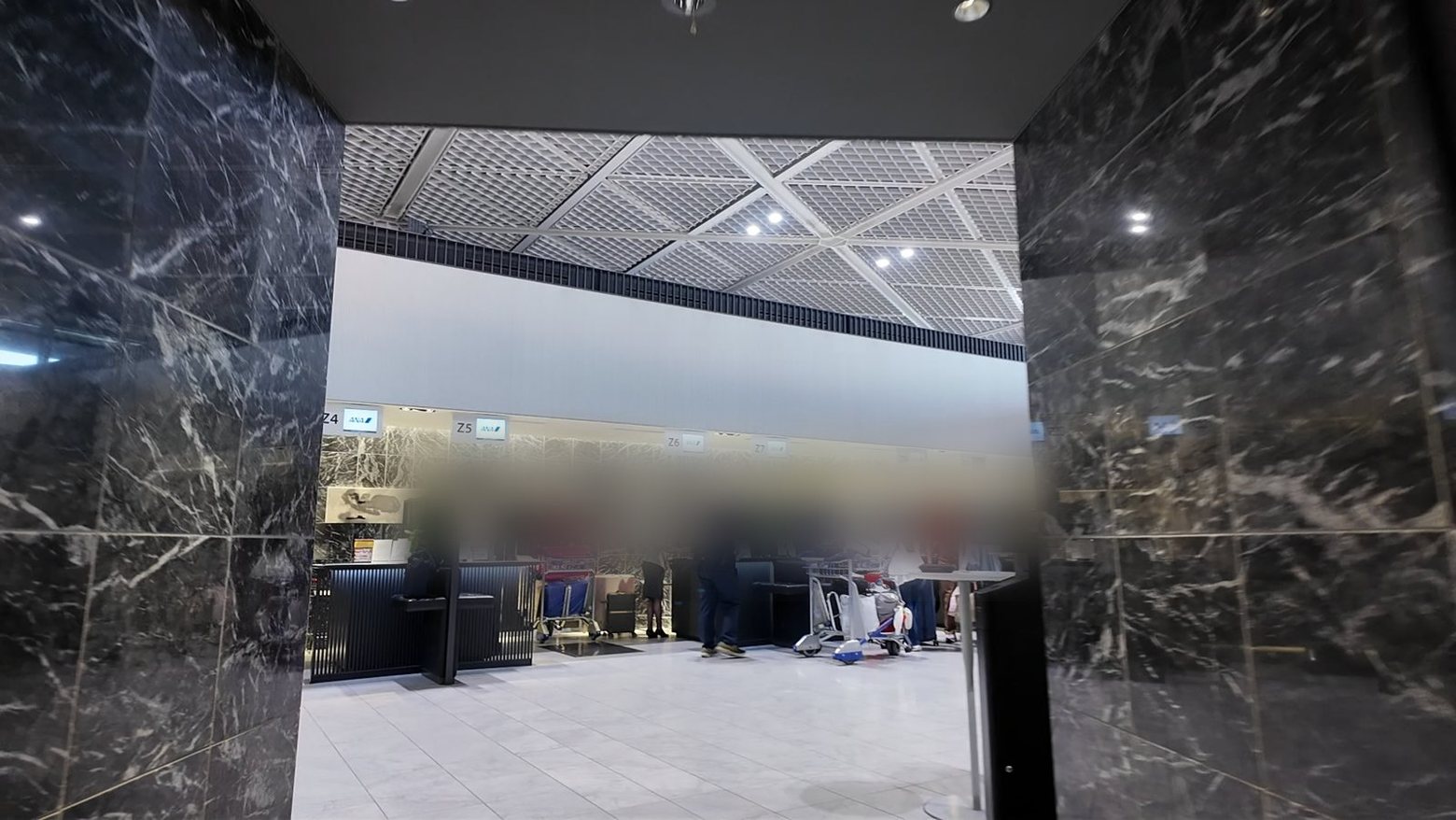 ANA SUITE LOUNGEの入口。ファーストクラスとダイヤモンド会員専用です