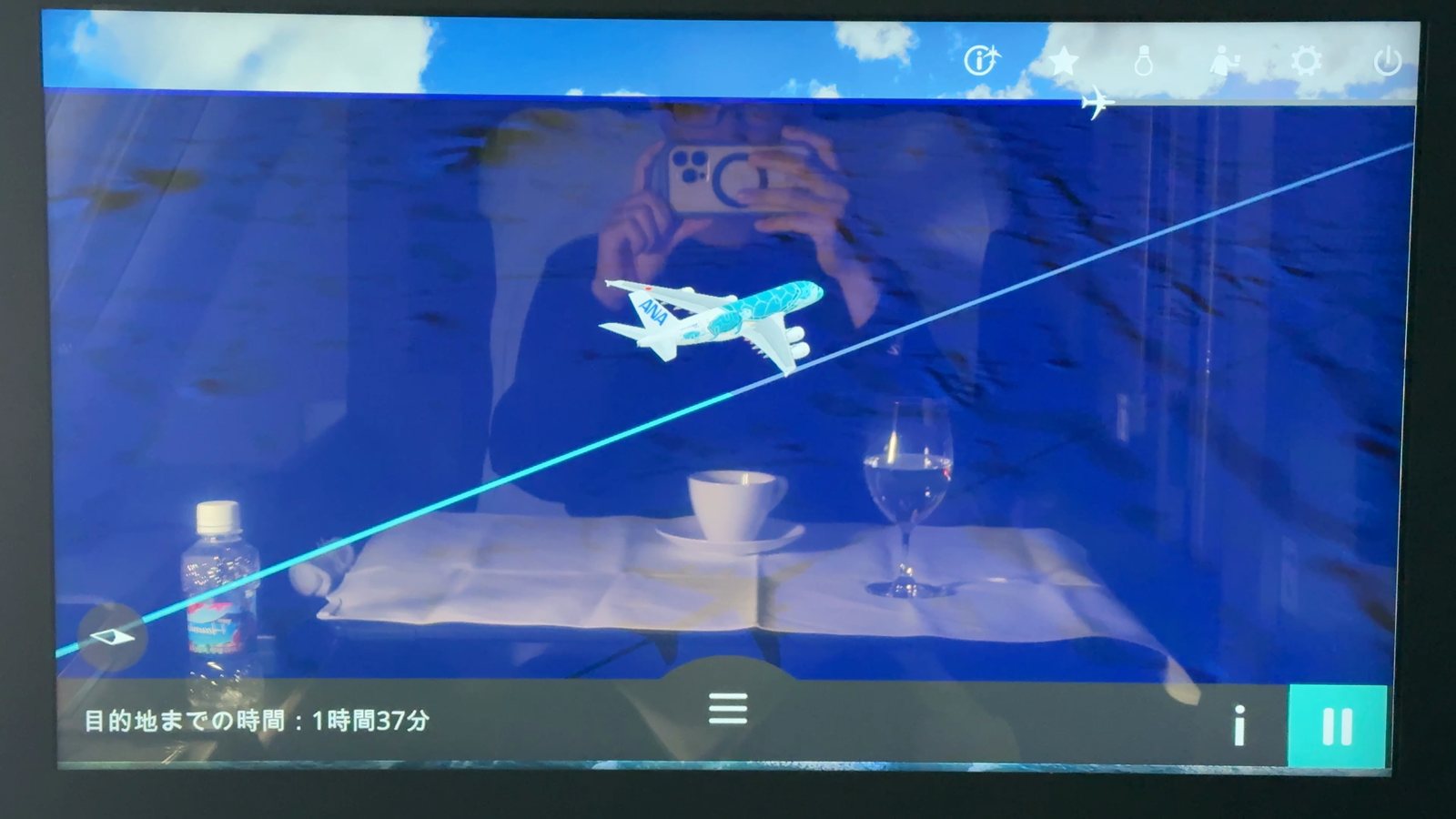 モニターに表示された「目的地までの時間:1時間37分」
