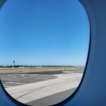 ダニエル・K・イノウエ空港に着陸した機内からの景色