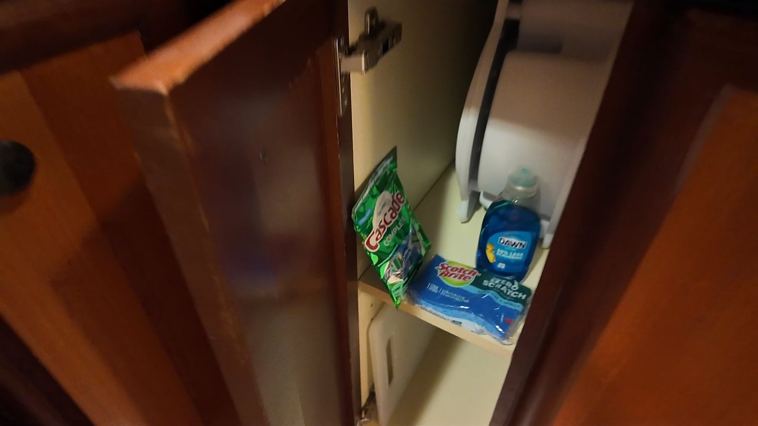 洗剤とスポンジも備え付けです