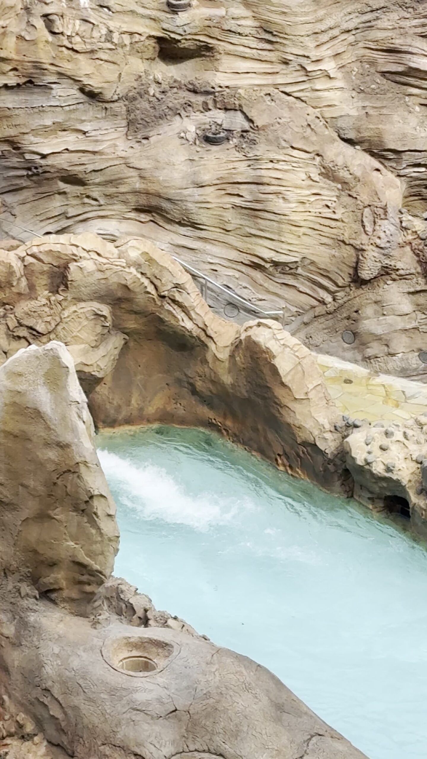 アウラニの流れるプールの水面