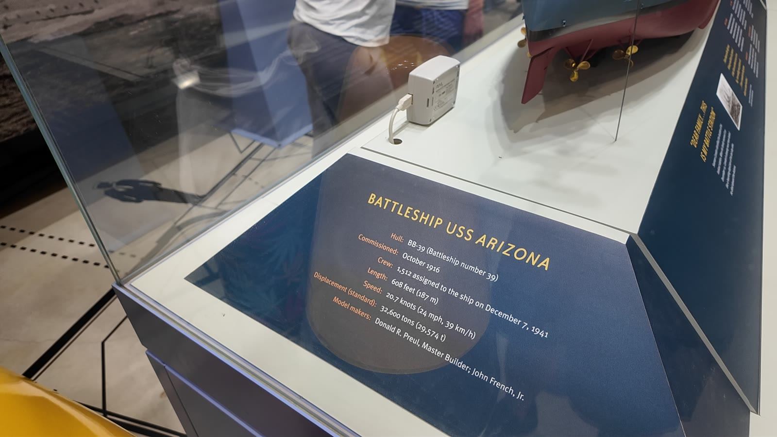 戦艦アリゾナ(BB-39)の模型の説明板