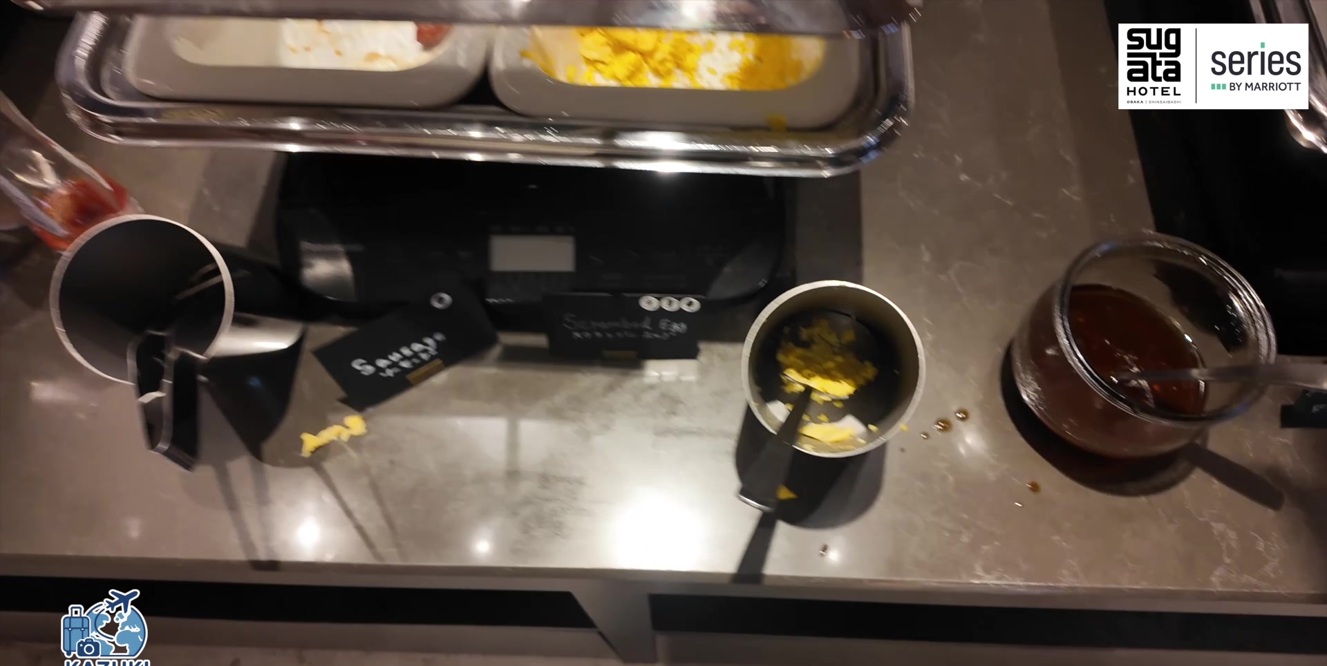 朝食ビュッフェのホットミールコーナー